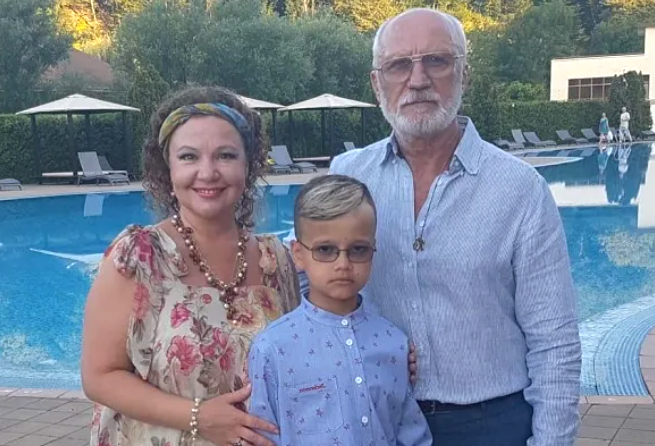 Татьяна Абрамова с сыном Александром и супругом Юрием Беляевым: новое счастье после бури.