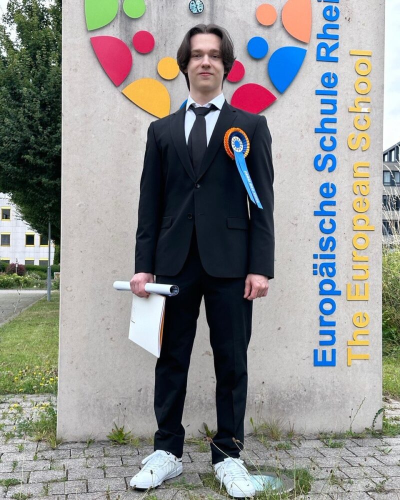 Дэннис Шатунов, повзрослевший сын легендарного певца.