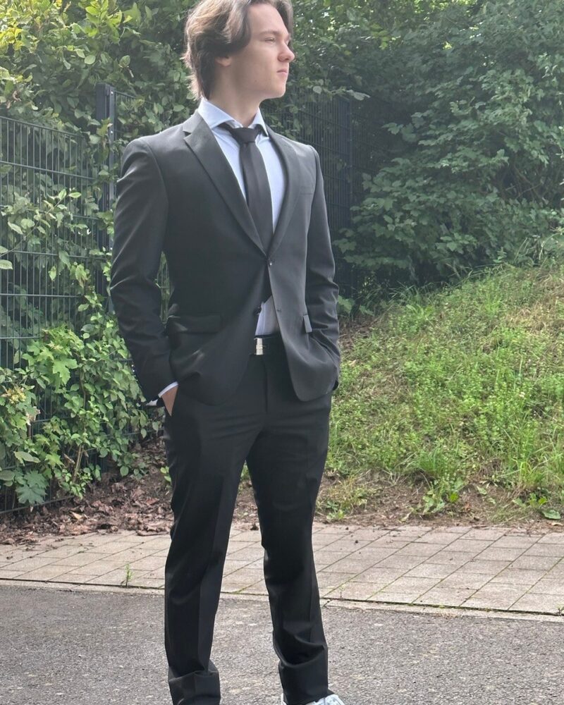 Юрий Шатунов во время выступления.