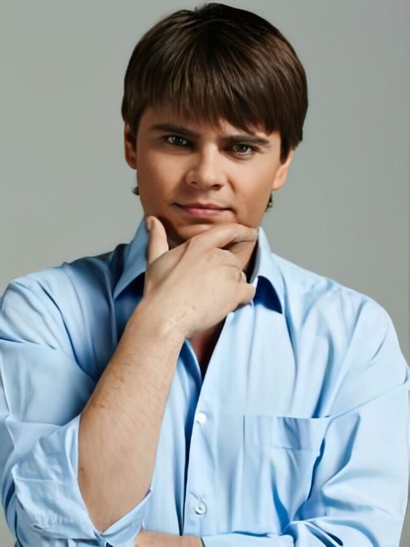 «Не имею права»: 76-летний Михаил Боярский стал дедом в пятый раз, а его сын скрывает новый брак и детей