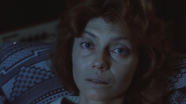 Размытые грани: визуальный стиль фильма, усиливающий эффект присутствия.