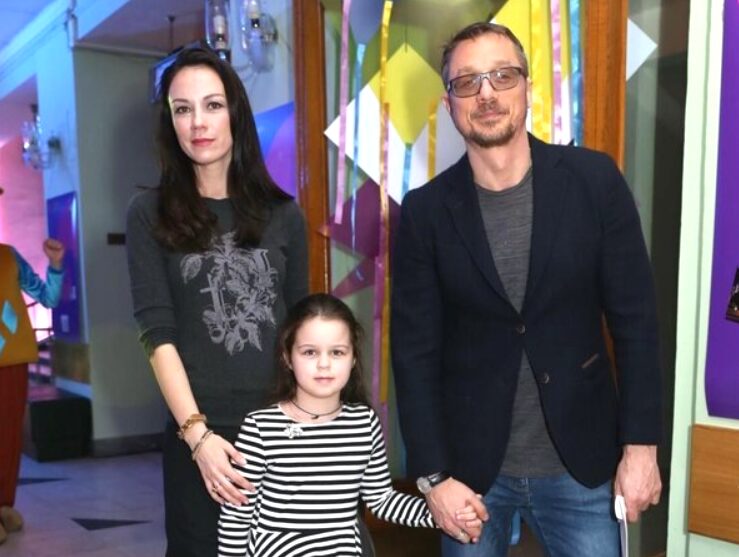 Макаров и Виктория Богатырева с дочерью Варварой