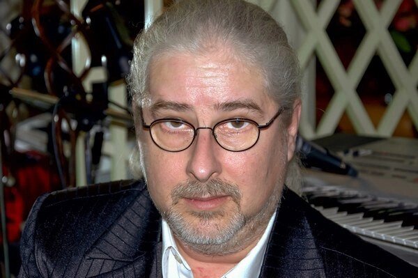 «Мир рухнул»: как 27-летний пианист открыл 19-летнюю Валерию, но потерял её из-за другого мужчины