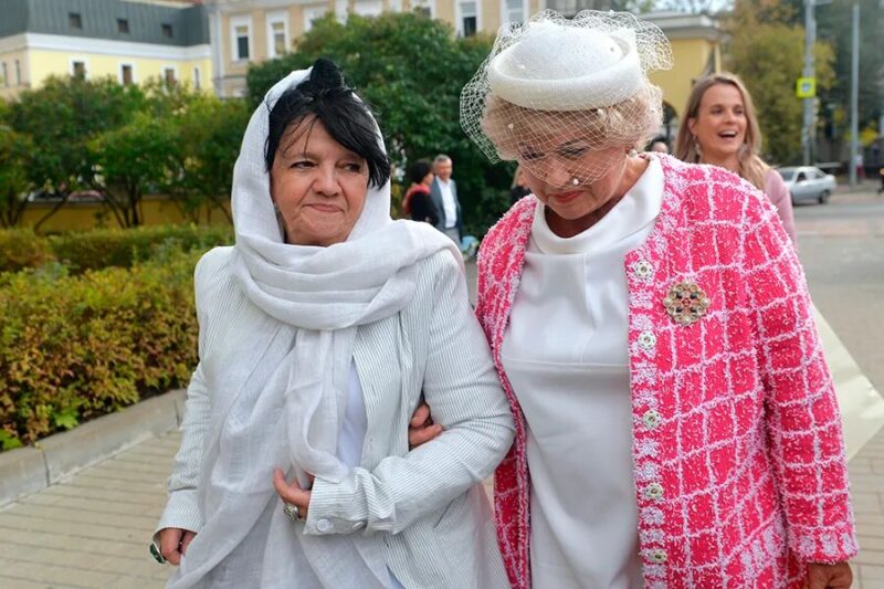 Родители режиссёра – Юрий Богомолов и Ольга Ульянова.