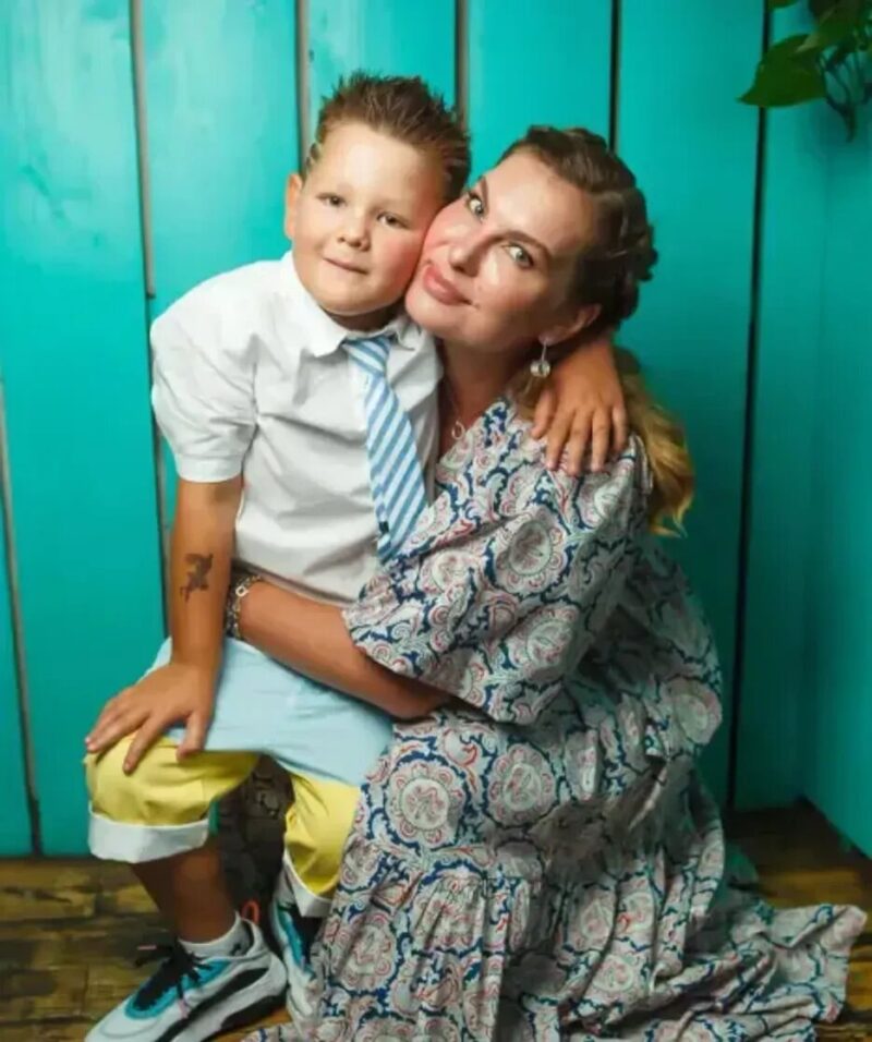 Елизавета Шевыркова с сыном Марселем.
