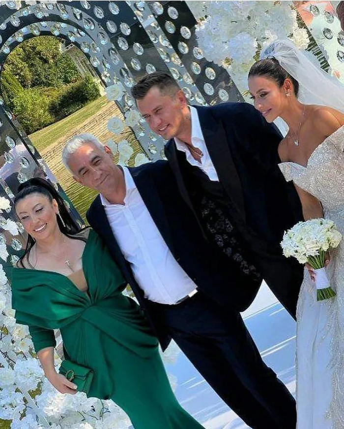 Счастливая мама Зепюр с сыном Микаэлем.