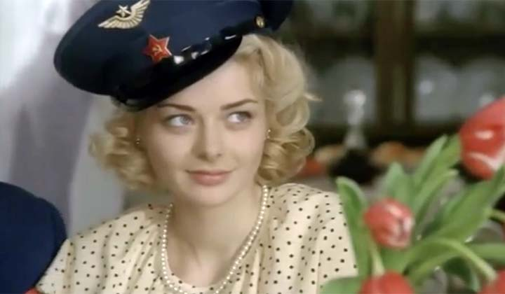 Марина Александрова в образе Валентины Серовой в сериале «Звезда эпохи», 2005 год