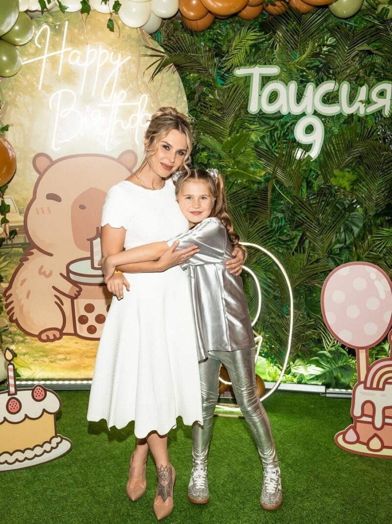 Роскошный отдых Ивана Телегина и его новой избранницы.