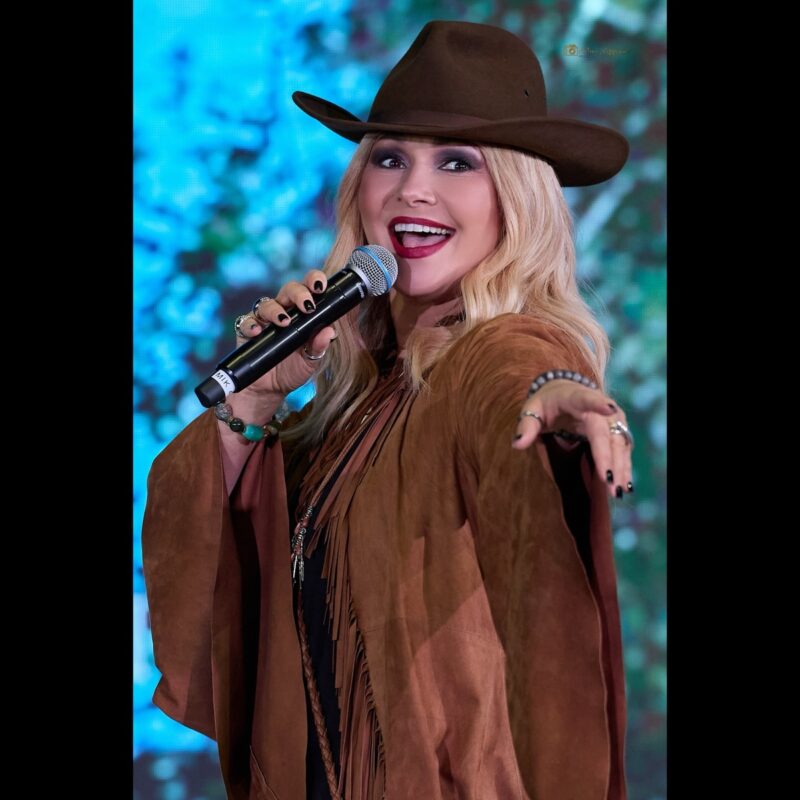 После расставания: Анжелика Агурбаш без прежней поддержки