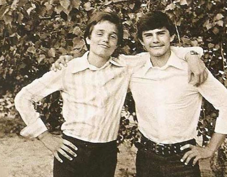 «Звездный час в 42»: как Народный артист Константин Лавроненко в 63 года стал дедушкой и получил всенародное признание