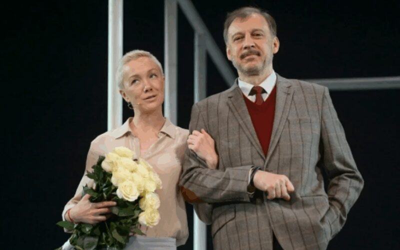 В роли Гамлета – финансового советника в сериале «Next».