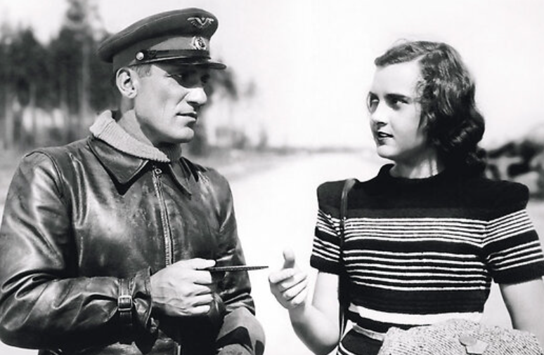 Николай Крючков и его вторая жена Алла Парфаньяк