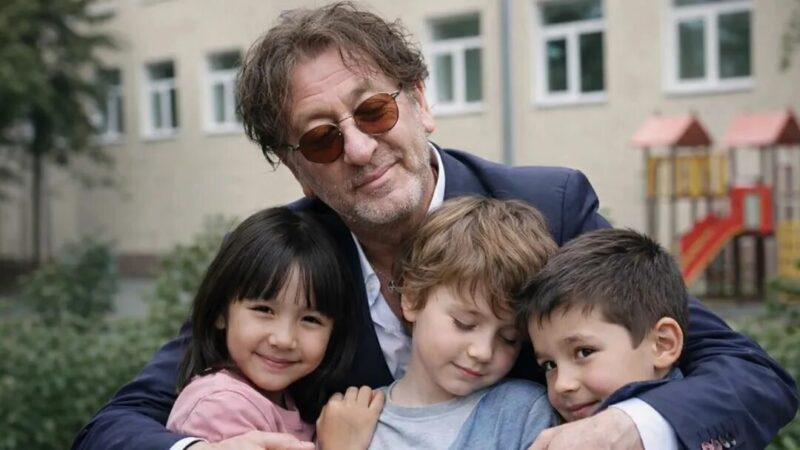 В будущем Григорий Лепс намерен стать отцом для двух мальчиков из детского дома.