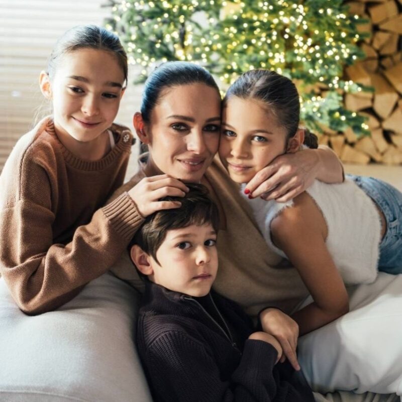 Марика и Ильдар создали большую и дружную семью, объединив всех детей.