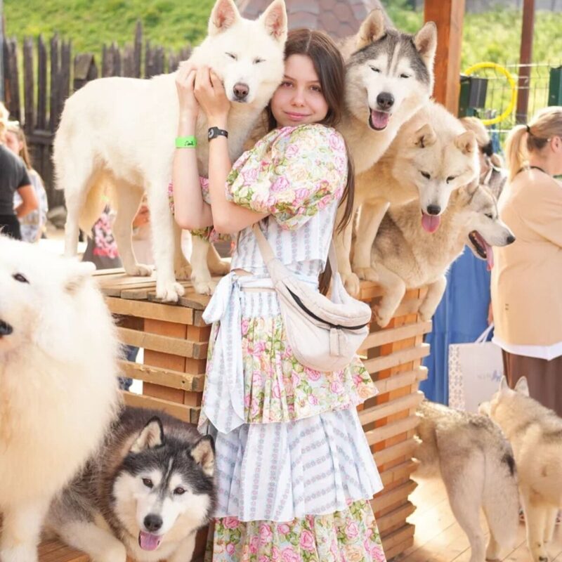 Наследница таланта: внучка Ларисы Долиной, которая уже выступает на сцене