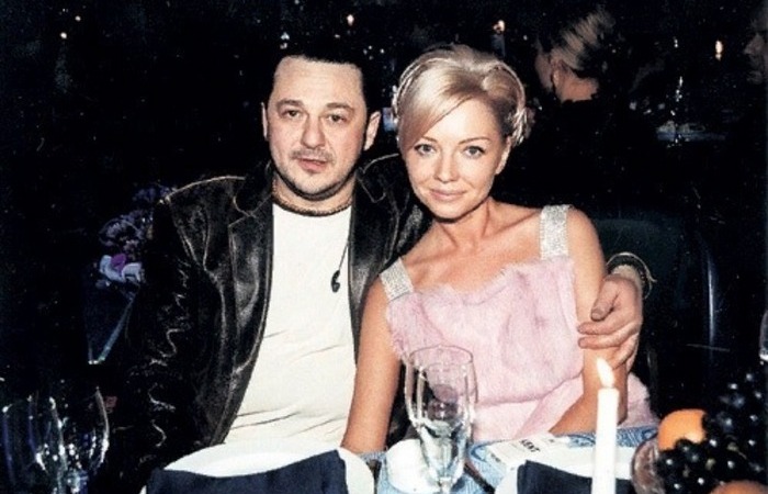 Семь попыток любви: Драматическая история браков Игоря Саруханова