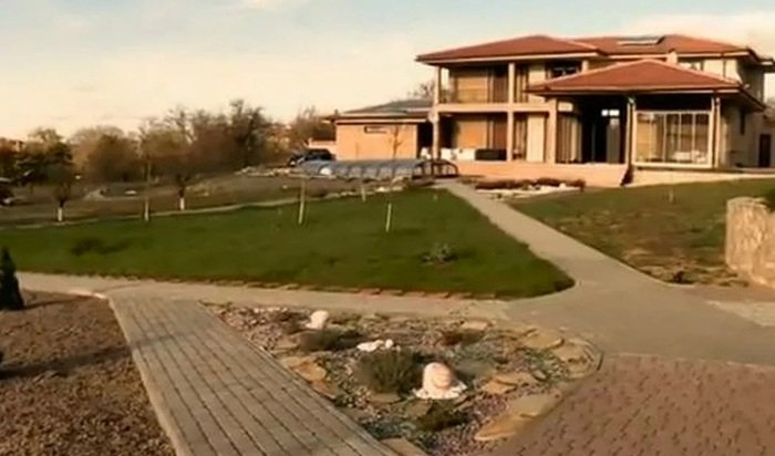 «Мечтала провести там старость с мужем»: как выглядит дом Лолиты Милявской в Болгарии, ставший «Новым ковчегом» после расставания с Дмитрием Ивановым