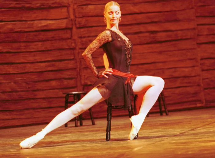 От эльфа до амазонки: звезды, чьи формы менялись вместе со славой и характером