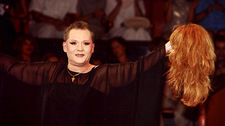 Жизнь в чужом образе: почему двойник Пугачевой Алексей Золотов нашел счастье в психологии