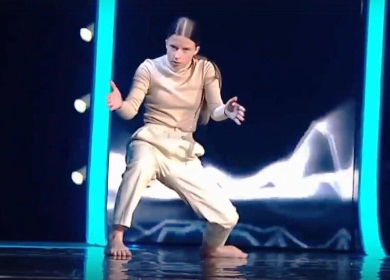 Яна Аршавина на сцене телепроекта.