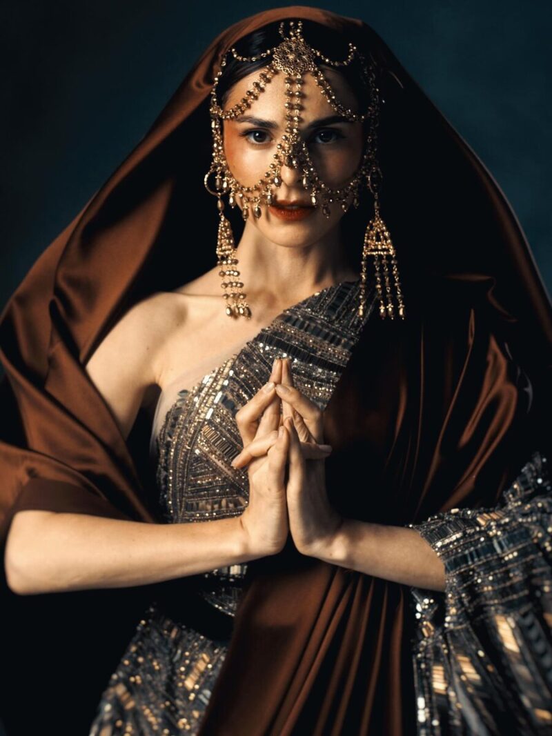 Пара, нашедшая друг друга вопреки расстояниям и культурам.