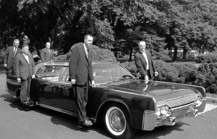 Роковой Lincoln Continental: как лимузин Кеннеди стал свидетелем убийства и изменил историю