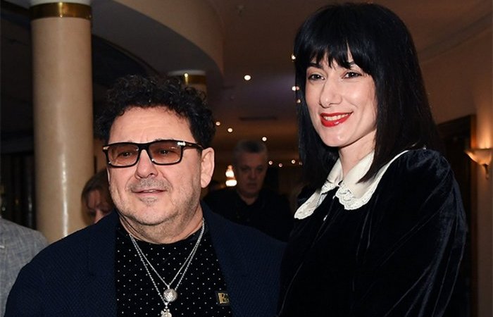 Семь попыток любви: Драматическая история браков Игоря Саруханова