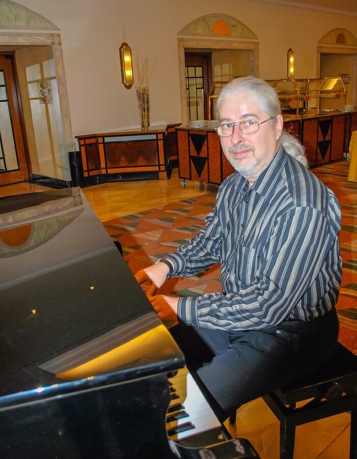 «Мир рухнул»: как 27-летний пианист открыл 19-летнюю Валерию, но потерял её из-за другого мужчины