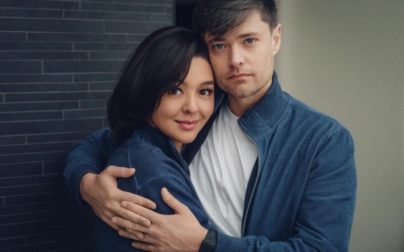 Марина Кравец и Демис Карибидис в одном из скетч-проектов.