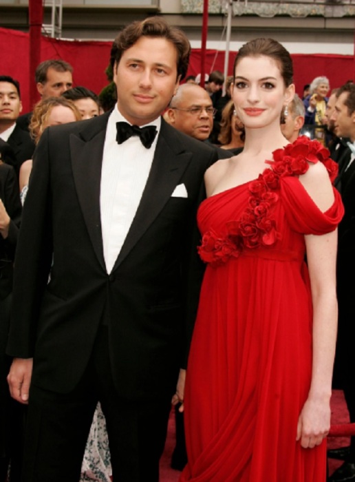 Странная судьба Энн Хэтэуэй: после аферы миллионера актриса вышла замуж за "Шекспира"