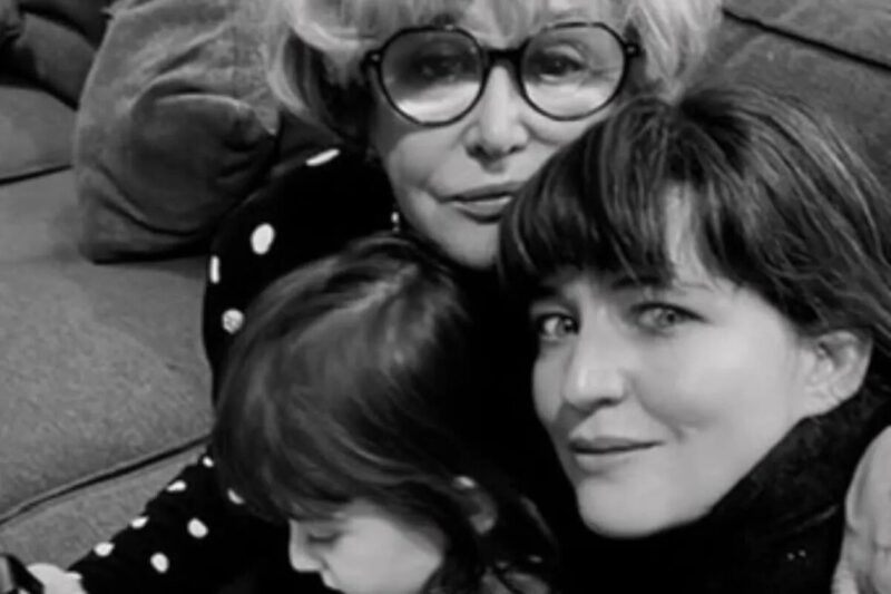 Три поколения: Марина Неелова с дочерью Никой и внучкой Вьян.