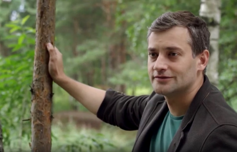 Юный Роман с детства проявлял артистический талант.