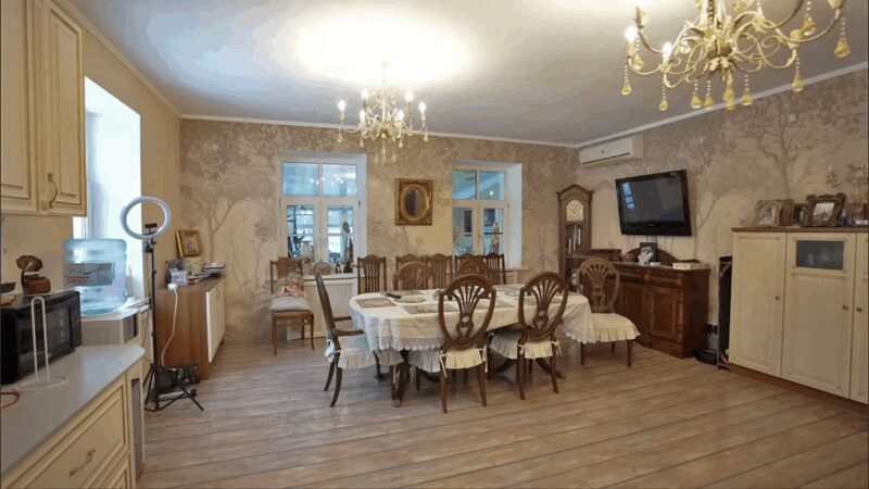 Моё место силы: как Алла Довлатова создала дом 1956 года, где четверо детей спят на морозе, а она «чувствует себя моложе»