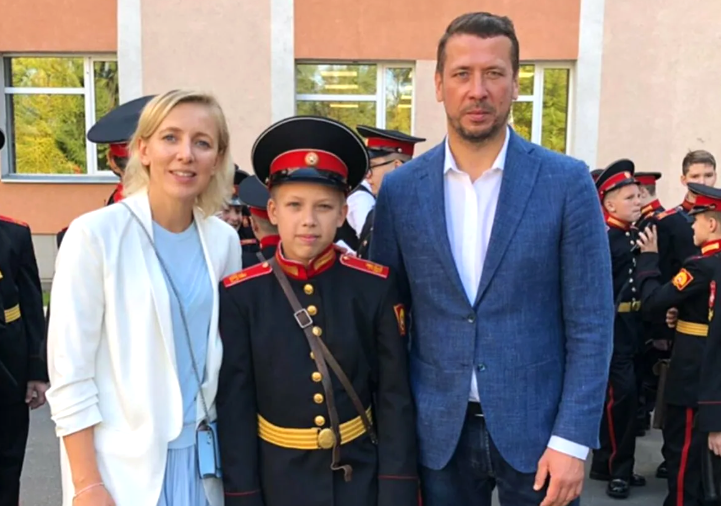 Андрей Мерзликин и Анна Осокина с первенцем Федором.