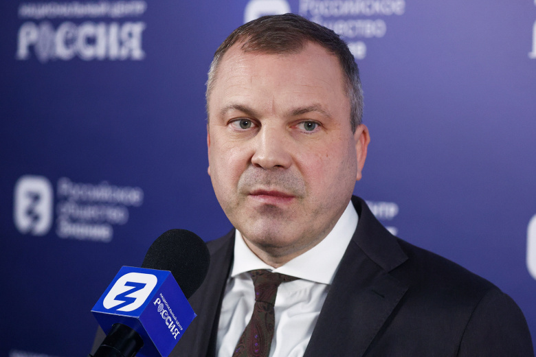 Евгений Попов сегодня – успешный журналист и политик.