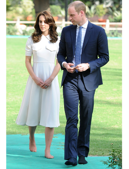 Даже на официальных мероприятиях, где требуется безупречность, Кейт сталкивается с дискомфортом из-за обуви.