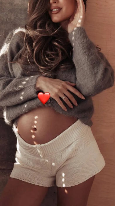 18 лет ожидания: Анна Бузова объявила о беременности, а Ольга не сдержала эмоций