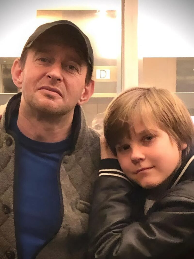 «Снимайте обувь. Не топчите душу»: Как Константин Хабенский превратил личную трагедию в спасение сотен детей