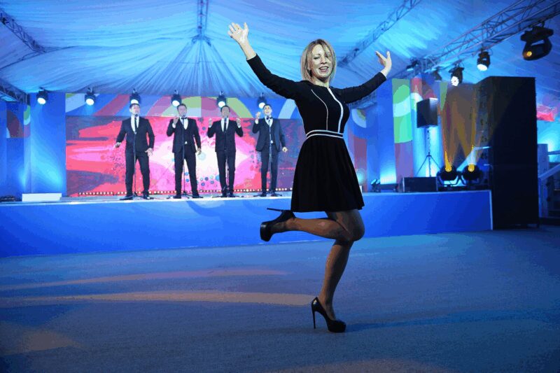 Энергичный танец Марии Захаровой на одном из мероприятий.