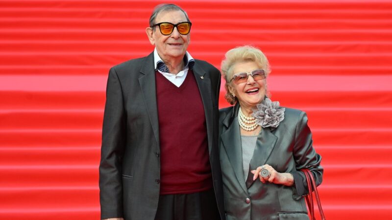 Светлана Дружинина: любовь длиной в 67 лет, гибель сына и бунт внука — что скрывается за юбилейными тостами