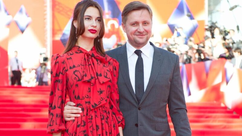 Артём Михалков на съёмочной площадке, совмещая актёрство и режиссуру.