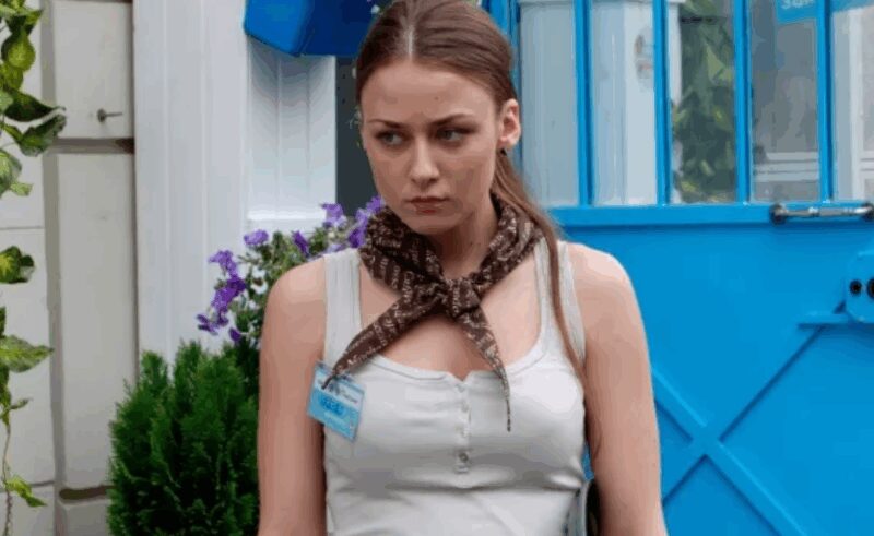 Ёла Санько – артистка, чье имя напоминает о зимних праздниках.