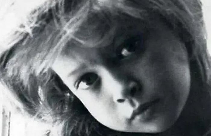 Вера Брежнева: как звезда «ВИА Гры» сменила имя и учит «искусству любви» за 30 тысяч