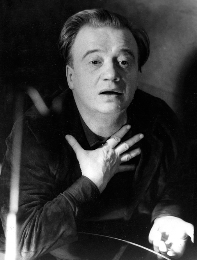 Алексей Консовский за работой в студии звукозаписи