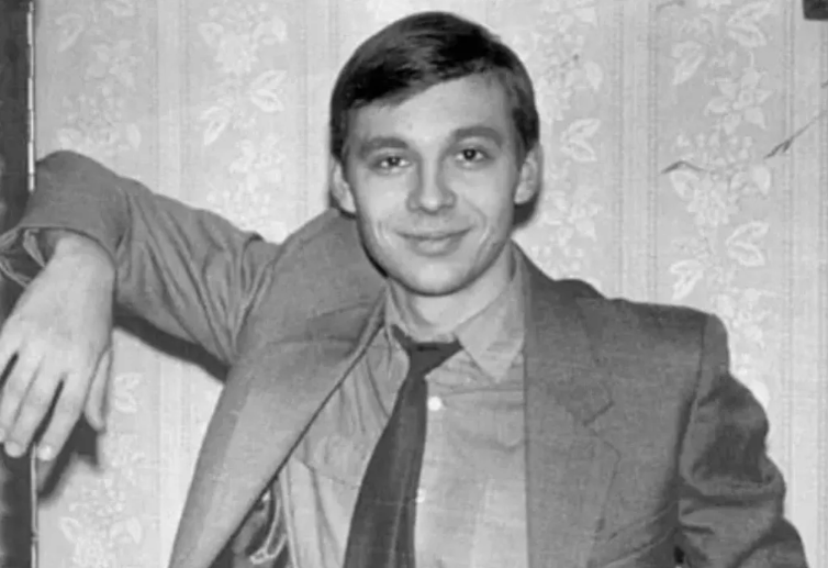 Сергей Чонишвили в образе графа Ипполита Зурова в фильме «Азазель».