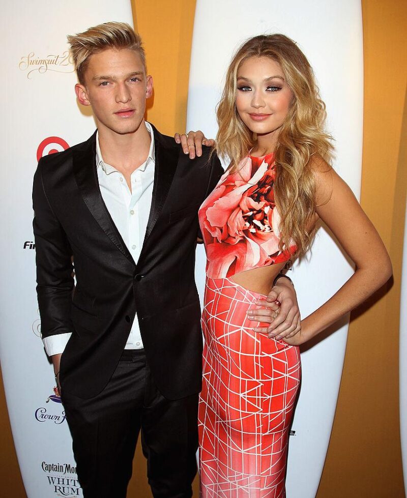 Тайны Джиджи Хадид: Как «некрасивая сестра» стала иконой и кто просил ее руки у матери