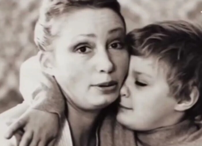 Татьяна Васильева: после страшного ДТП сын преподнес шокирующий сюрприз, сделав ее бабушкой в восьмой раз