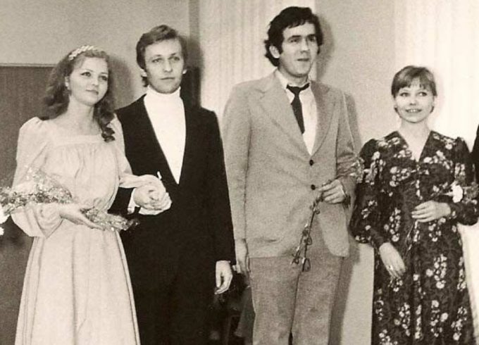 Ольга Науменко и Александр Скворцов: их брак, длившийся 32 года, начался со смелого шага Ольги, предложившей встречаться, а затем и пожениться.