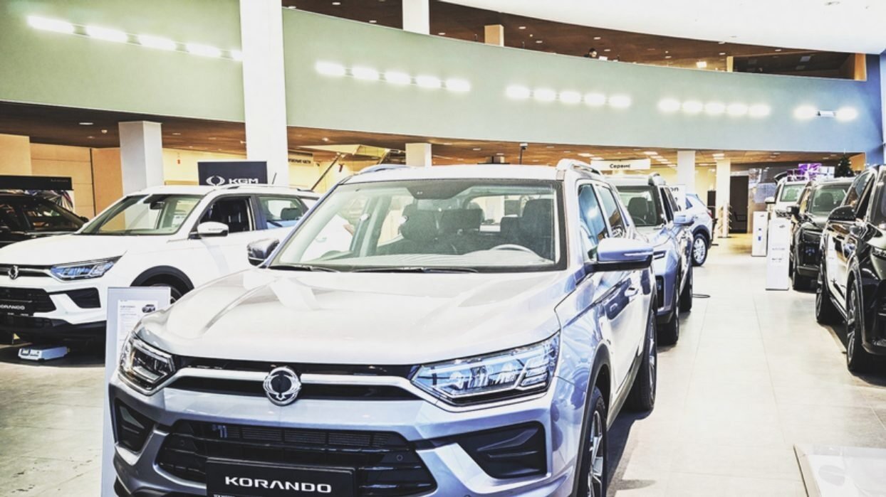 Продажи новых авто в России выросли на 10% в апреле: итоги АЕБ