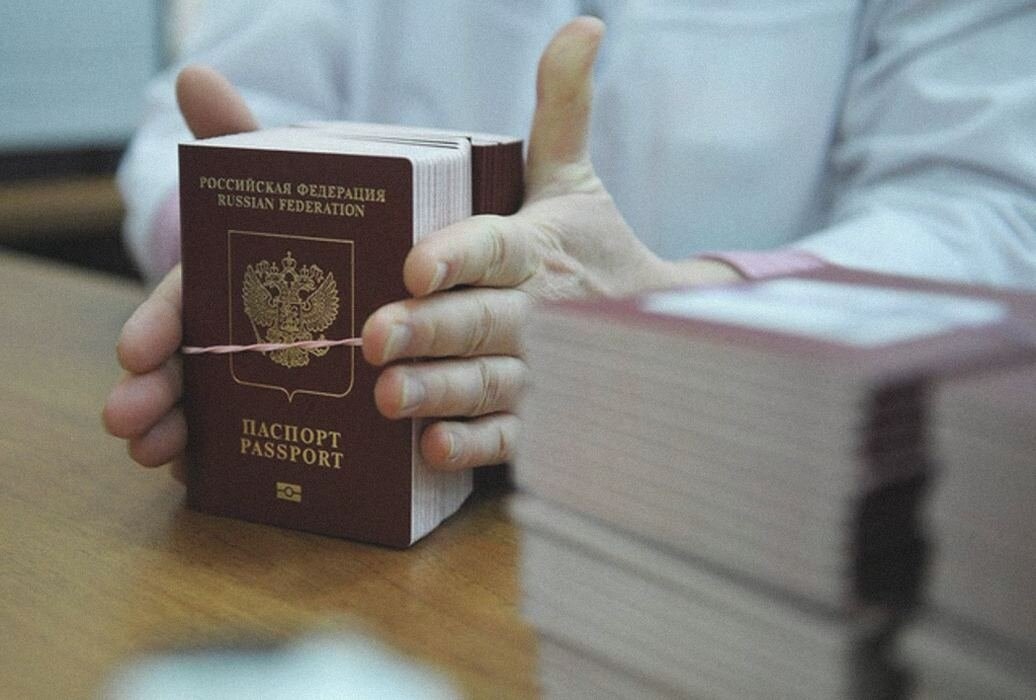 Россиянам с пятилетним загранпаспортом ограничили въезд в ряд европейских стран
